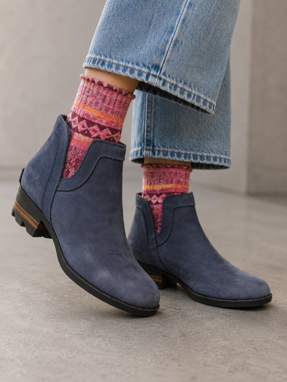 SOREL Women’s Lolla Cut‑Out Bootie in navy blue suede Booties Size 6
(B-1765)